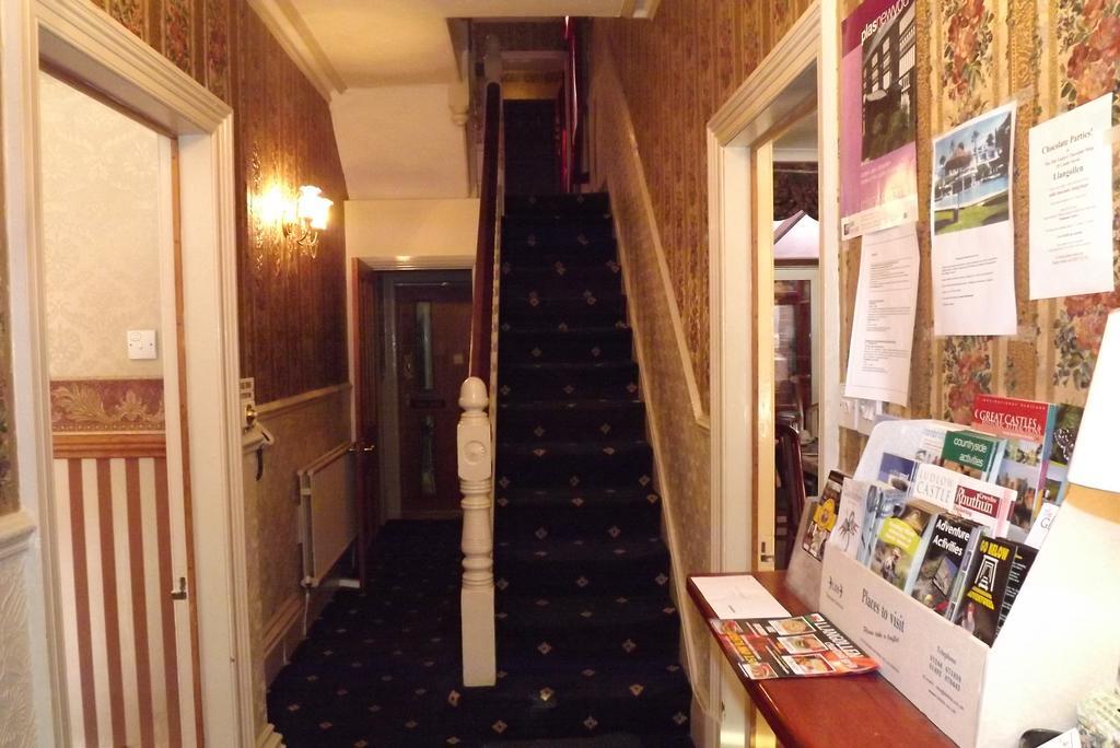 Hillcrest Guest House Llangollen Esterno foto
